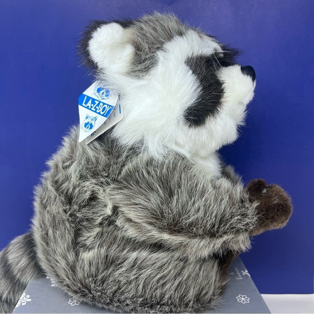LA-Z-BOY 12” Raccoon Promotional Plush NWT - Picture 7 of 10